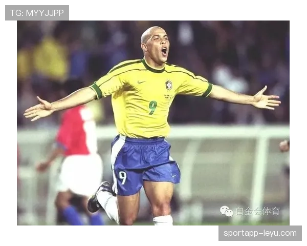 罗纳尔多宣布复出，状态回暖重返绿茵场引关注