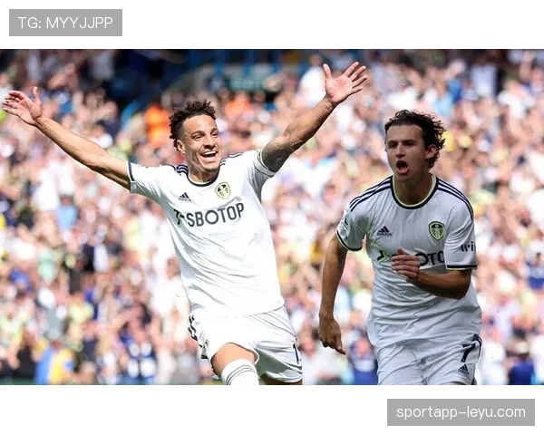 利兹联强势逼抢显成效,状态回暖大幅提升比赛竞争力 利兹联强势逼抢显成效,状态回暖大幅提升比赛竞争力