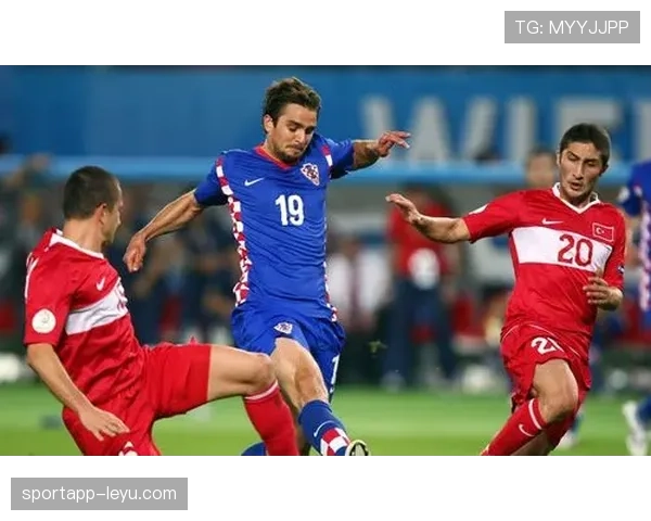 克罗地亚2018年世界杯亚军表现稳健，足球热情再燃展现未来可期。